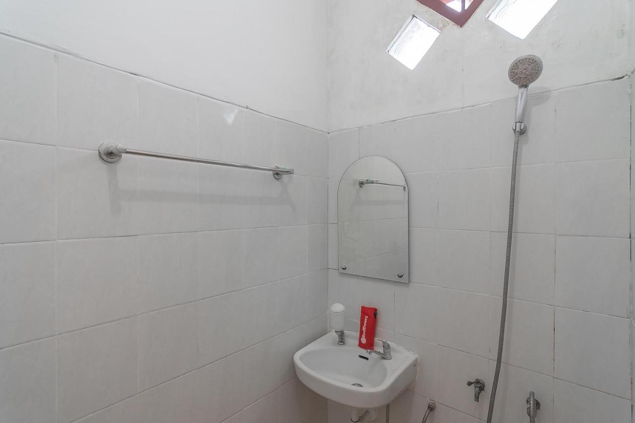Hotel Reddoorz Syariah Near Terminal Batu Ampar 2 Balikpapan  Esterno foto
