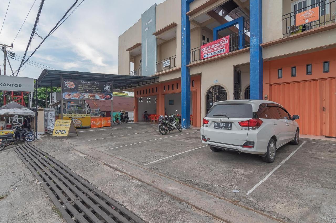 Hotel Reddoorz Syariah Near Terminal Batu Ampar 2 Balikpapan  Esterno foto